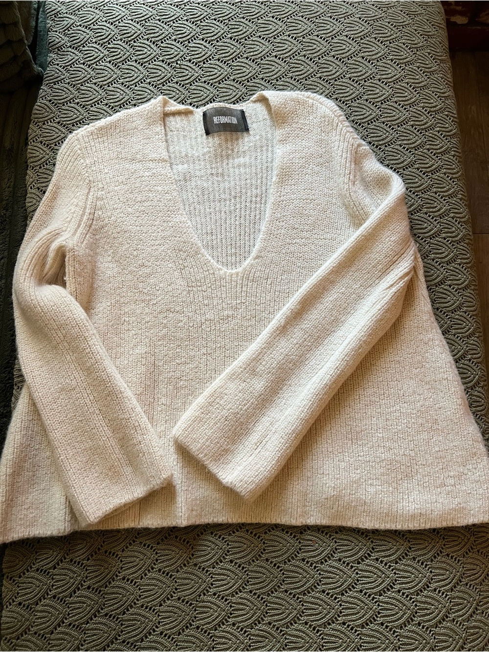 Reformation 100% Alpaca V-Neck Sweater Cream Size S